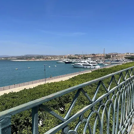 Giulia's House Nel Cuore Di Ortigia Апартаменты